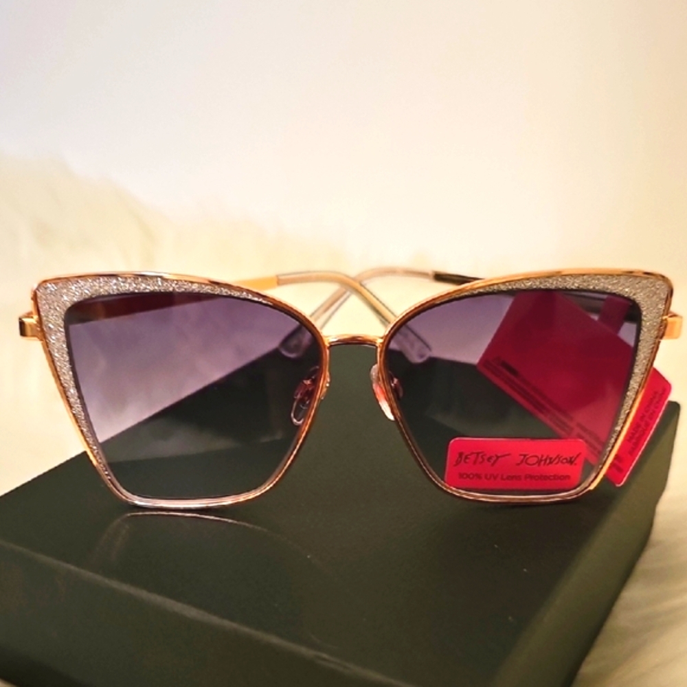 NWT Betsey Johnson Shine Time Cateye Sunglasses - Picture 9 of 15
